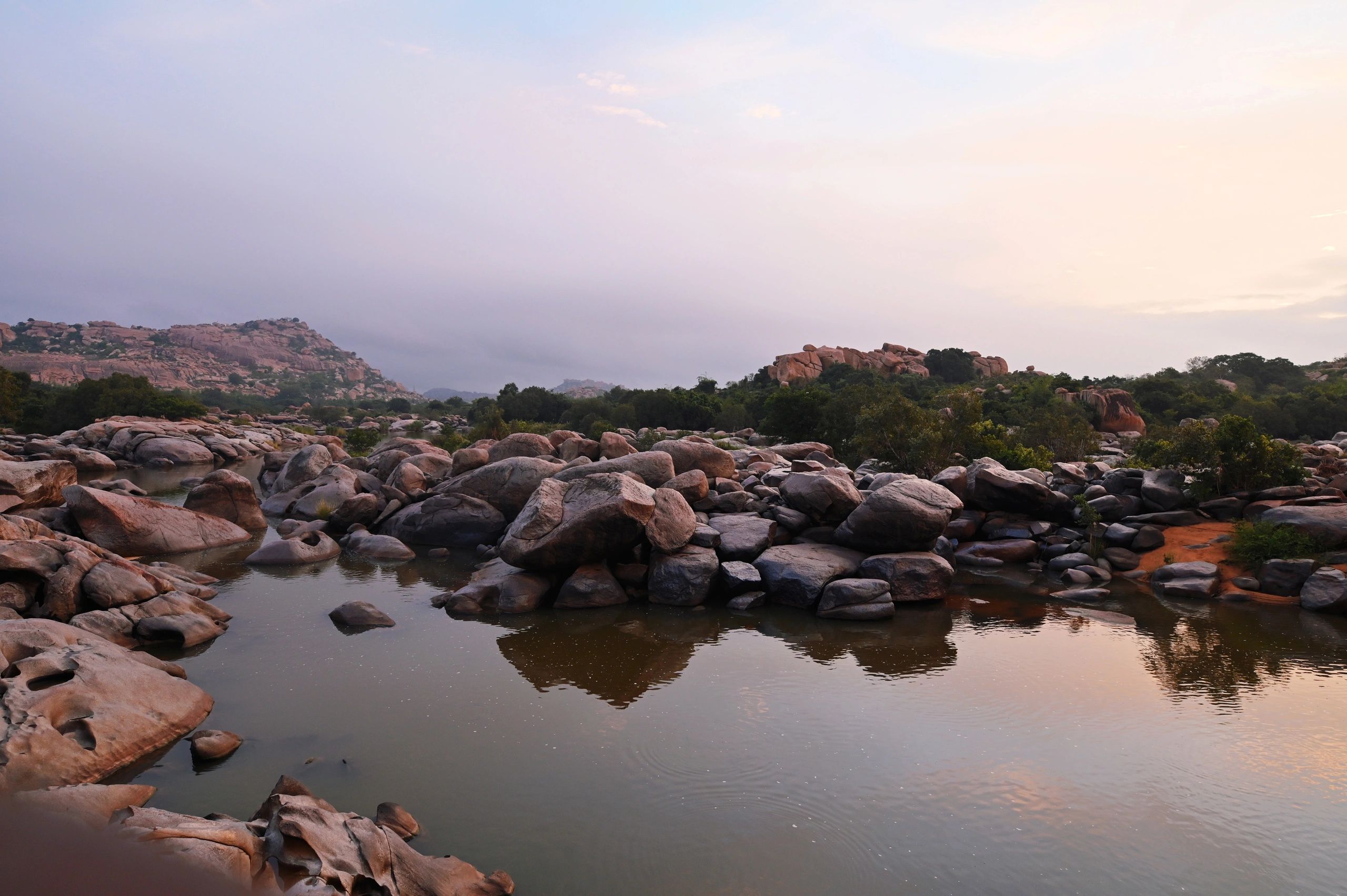 ಹಂಪಿಯ ನದಿ ತೀರದ ಕರ್ನಾಟಕ ದೃಶ್ಯ